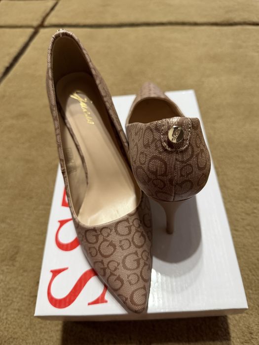 Pantofi Guess, nr. 37, noi