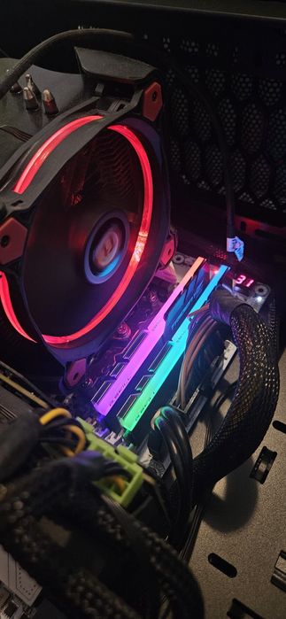 Vând PC Gaming cu procesor Intel Core i7 7440x, 4,3 GHz