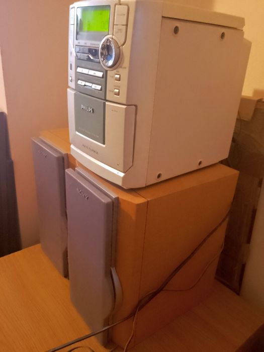 Уредба Philips с две тонколони Sony