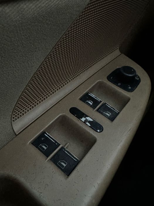 Vand golf 5 automat cu trapa