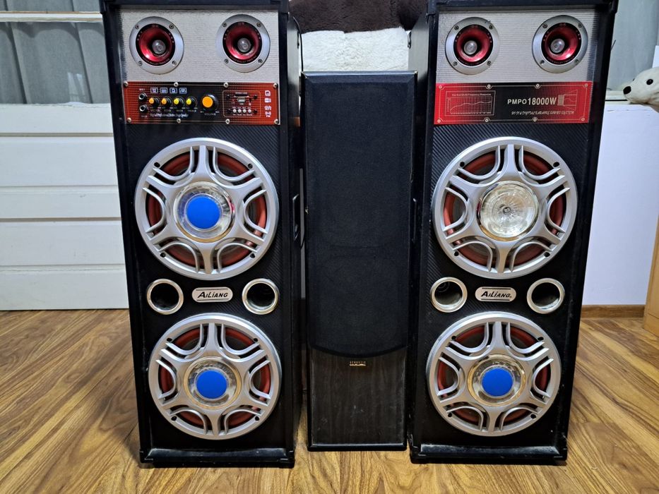 Boxe  cu fir conectabil prin Bluetooth