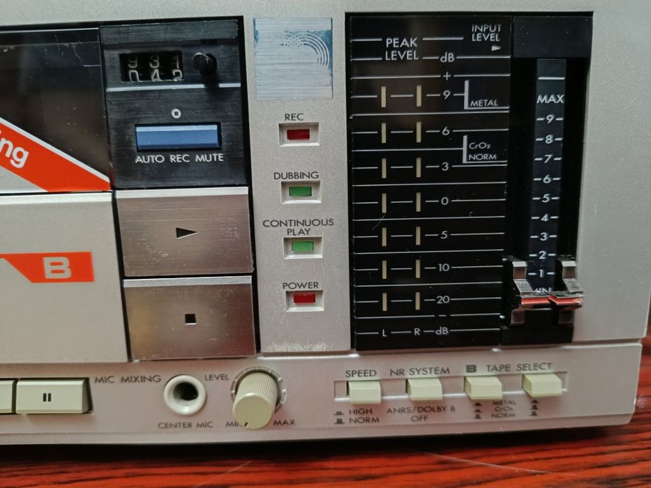 Двухкасетнпя дека JVC KD-W5E