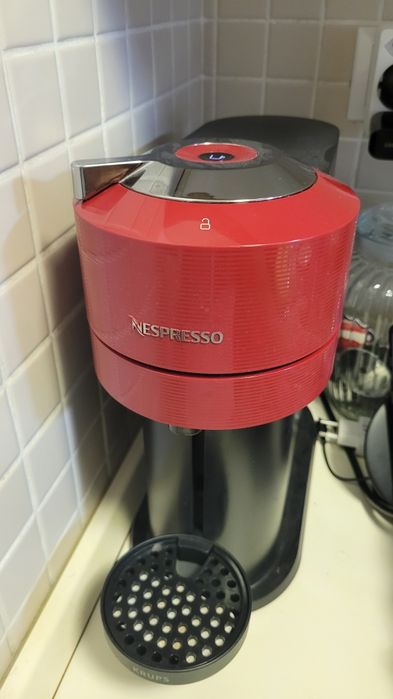Aparat de cafea Cafetiera Nespresso Vertuo Next Red funcțional 100%