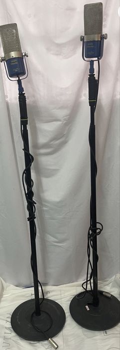 Vând două microfoane cu bandă model Apex 210