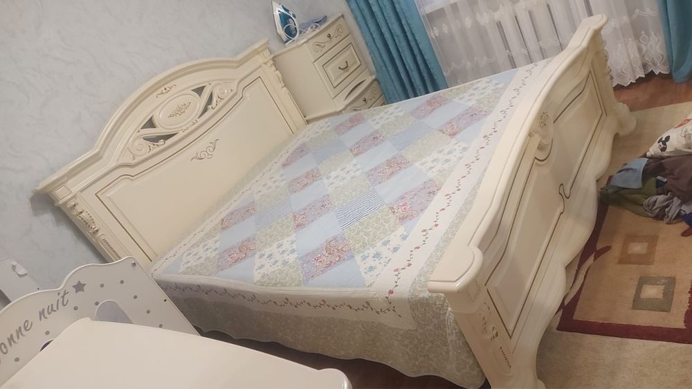Продам бу спальный диван с тумбочками