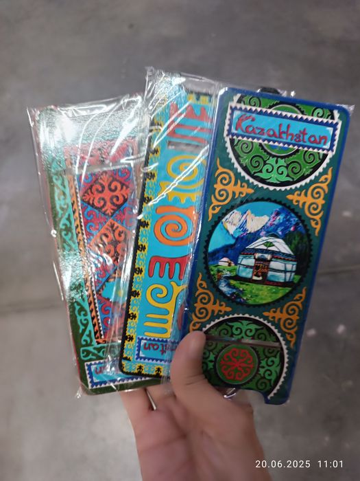 Подарочная подставка Казахстан для телефона.