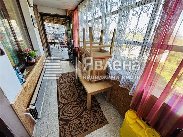 Малка спретната къщичка с чудесна морска панорама!