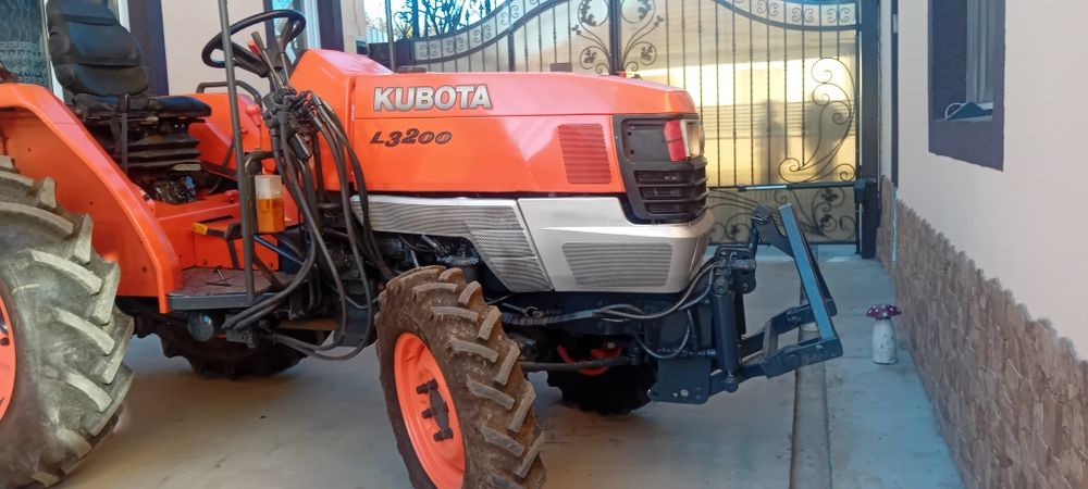 Tractor 4x4 japonez Kubota 32 cai