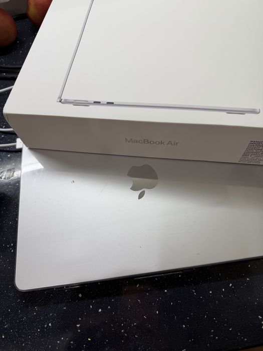 Продам макбук 2025