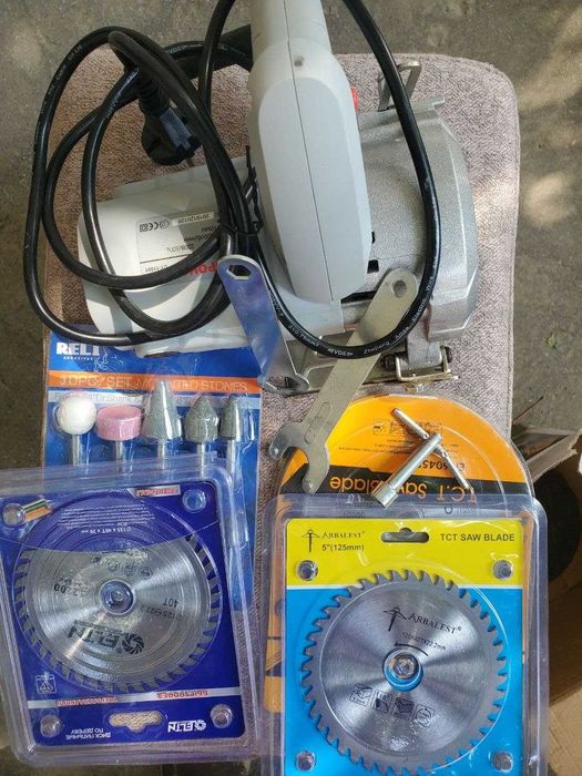 Дисковая пила CARONA CT-11001. Мощность 1600 Вт.