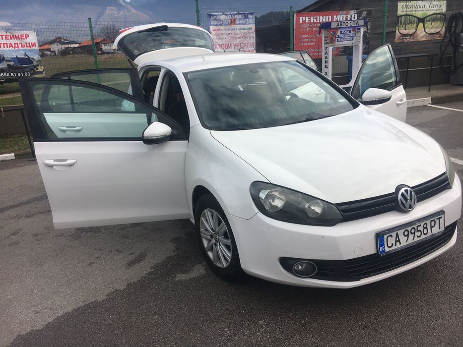 Продавам лека кола в идеално състояние .Бяла на цвят.Колата е хечбег