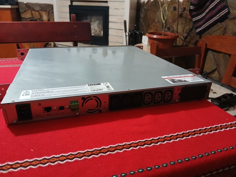 Продавам ЮПС EATON 5P