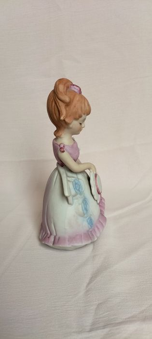 Статуэтка "Девушка со шляпой", керамика, немецкая