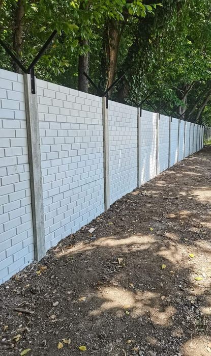 Gard din placi prefabricate de beton