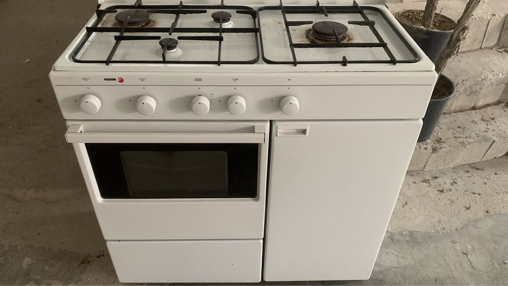 Vand aragaz fagor 4 ochiuri in stare buna 500lei