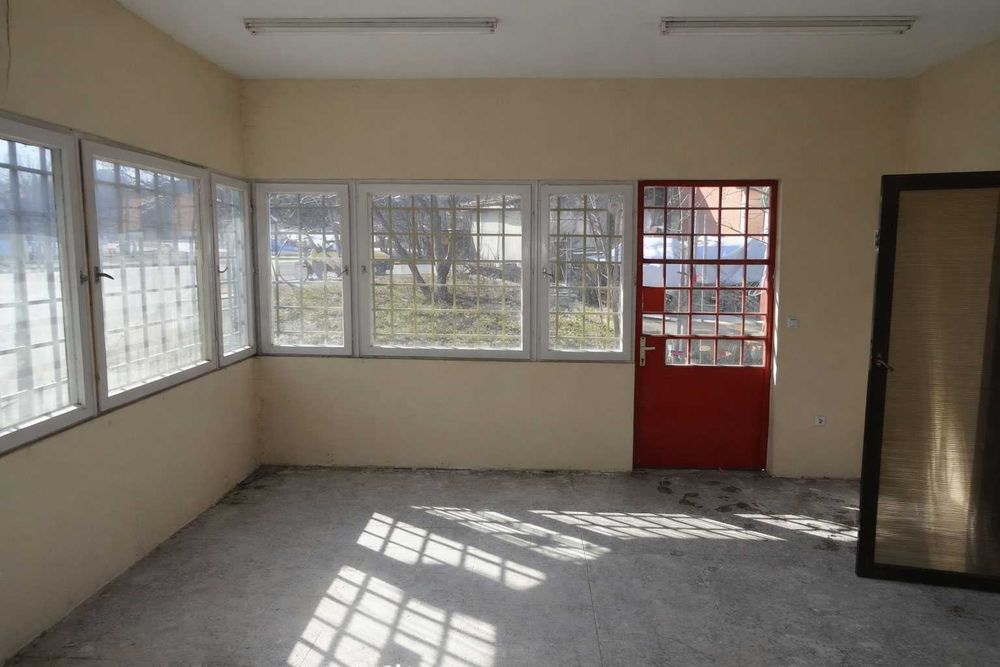 Продава се парцел с действащ търговски обект – директно от собственик