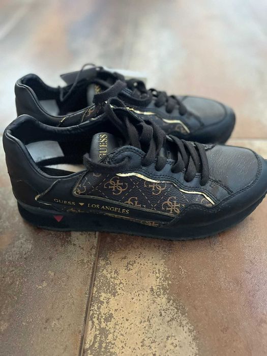 Продавам обувки GUESS номер 40
