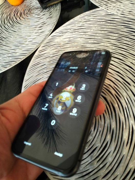 iPhone 11 defect display-ul spart !