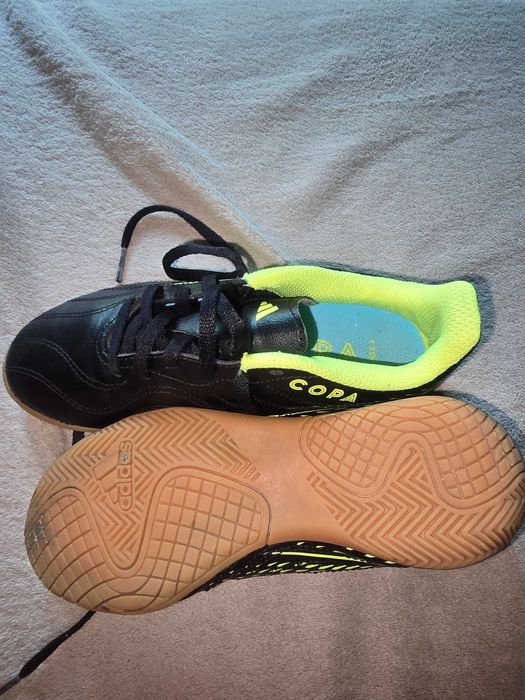 Детски футболни обувки Adidas за зала, р 33