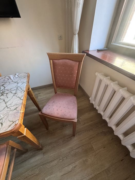 Продам стол со стульями (дерево)
