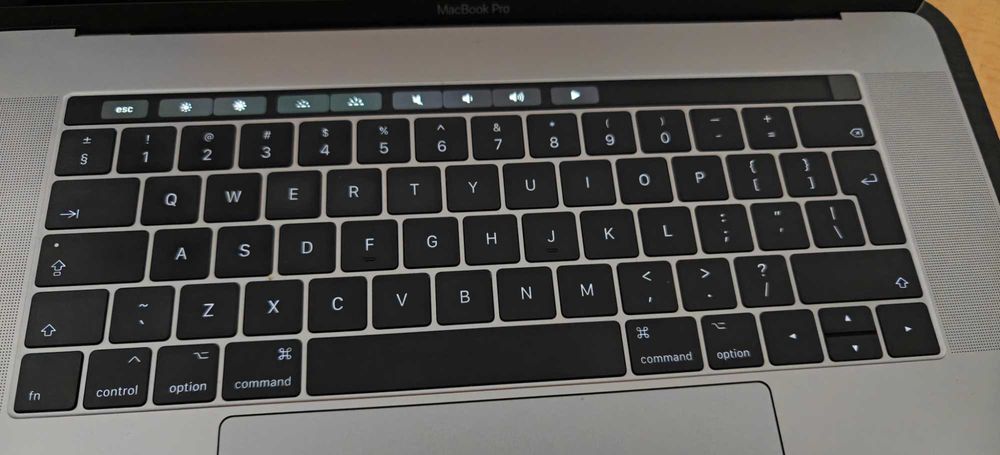 Apple MacBook Pro 15″ (2017) с Touch Bar – 1TB SSD