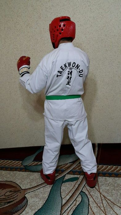 KARATE Komplekt.. { Kimano + Shlem + Perchatka + Aksesuar }. OPTOM