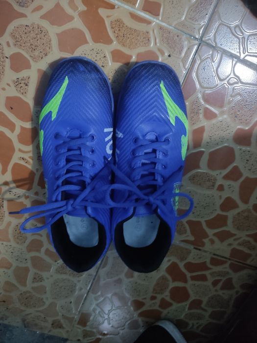 futbol uchun oyoq kiyim