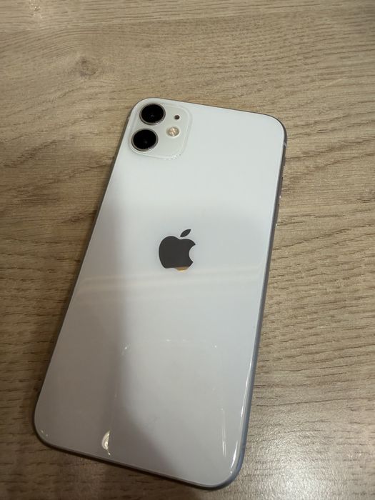 Продавам iphone 11 128GB