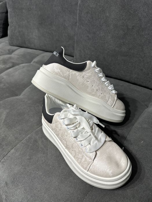 Нови дамски обувки