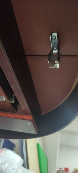 Круглый стол деревянный