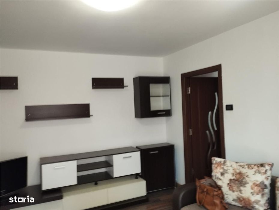 2 camere semidecomandate, Centru