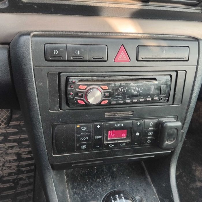 продавам ауди а4 феислифт