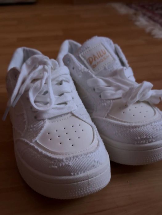 Продам кроссовки