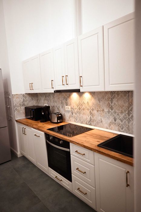 Ofer spre inchiriere casa nou renovata. 160 mp. Central. Lugoj.