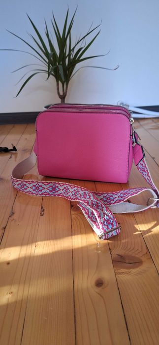 Чанта през рамо в свежо розово