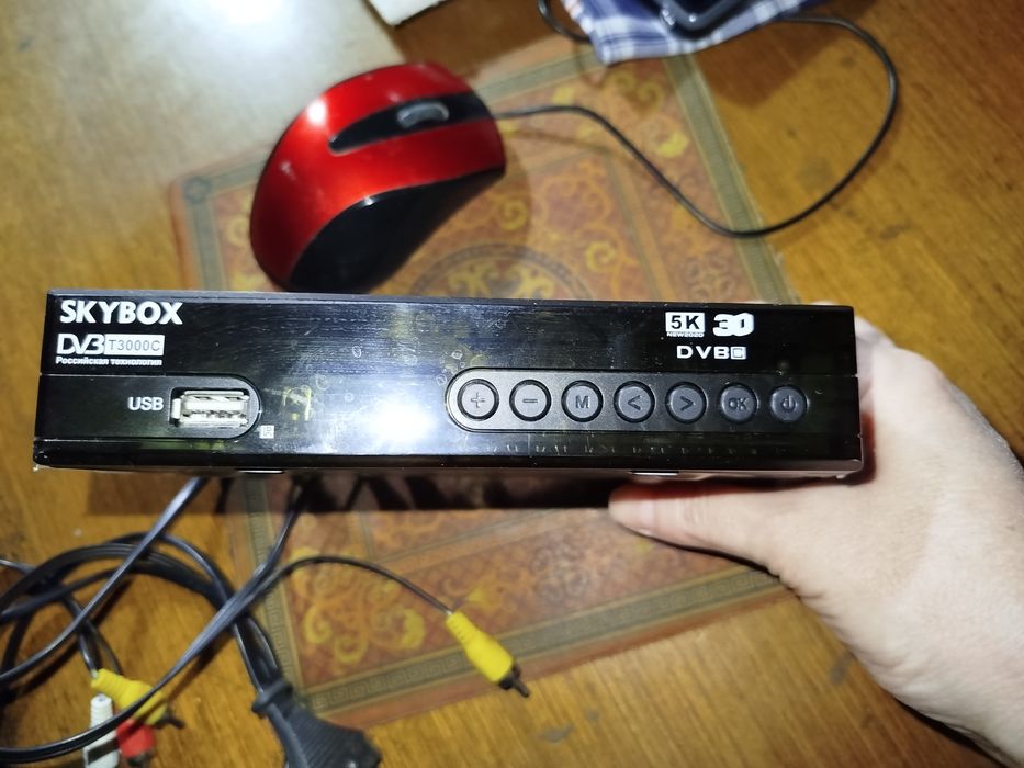 Тюнер SKYBOX , рабочий 
Российская технология
В отличном состоянии
Раб