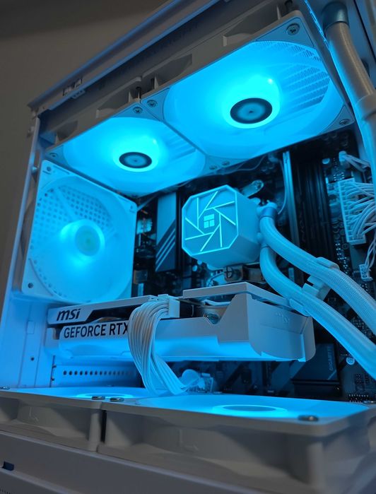 Gaming eSports Ryzen 7 9800X3D 16GB DDR5 RTX 5060