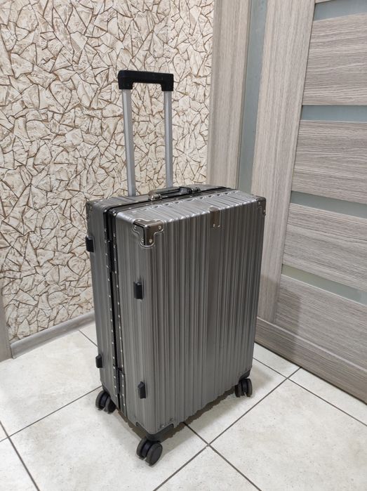 Продам чемоданы.