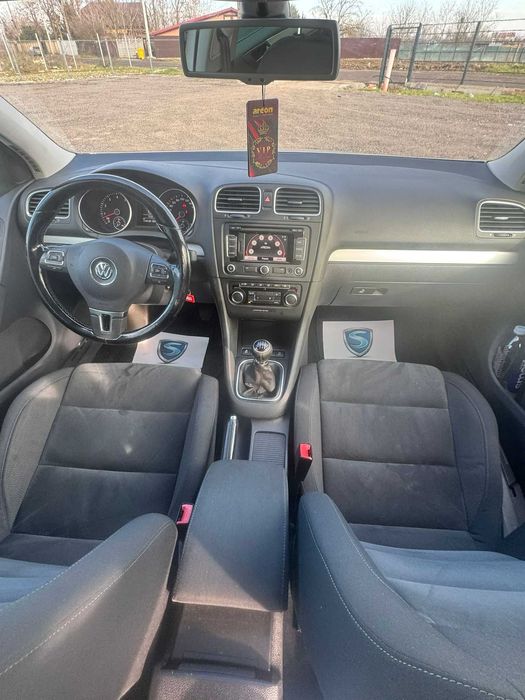Închirieri auto Volkswagen Golf – cutie manuală
