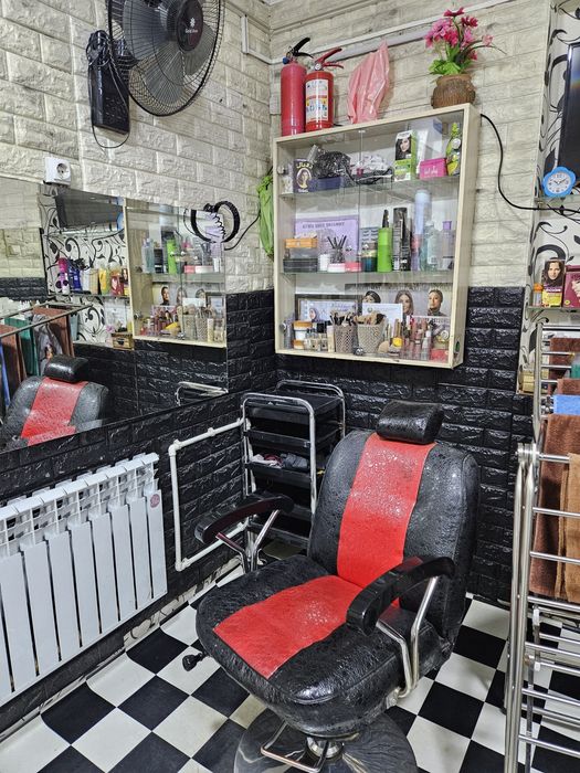 Salon kreslolari sotiladi. Xolati yengidey. Turibdi. Xamma narsasi bor