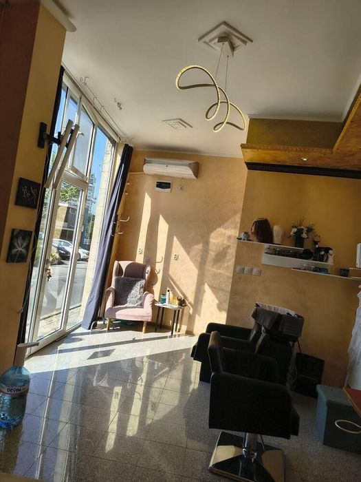 Дава се под наем Магазин в Бургас, Зорница - 25 кв.м за 408 € - Снимка #1