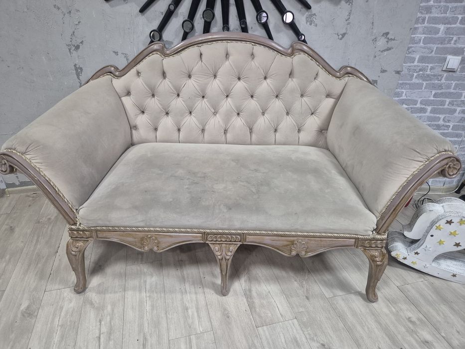 продам диван в королевской стиле