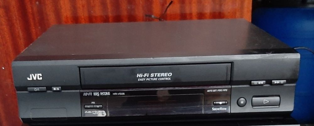 Vând video recorder jvc în stare bună