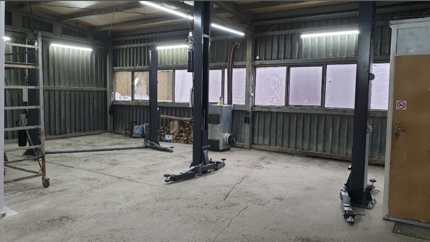 Продавам 2 подемника (крикове / автоподемници)