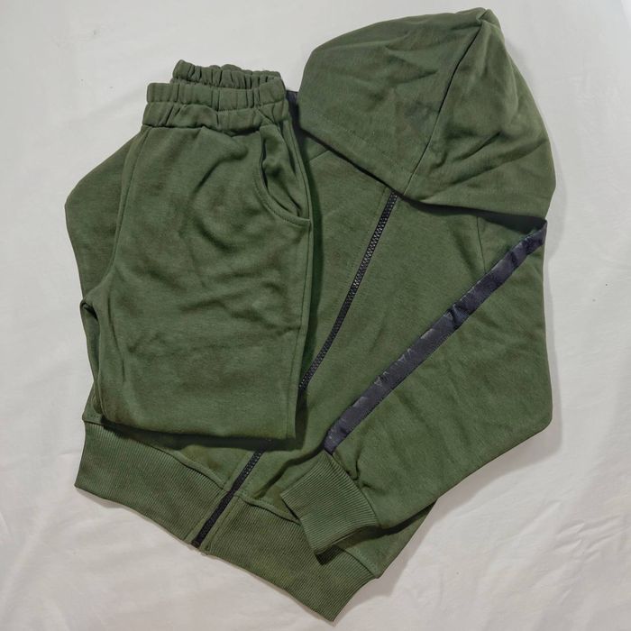 Спортивный костюм на весну