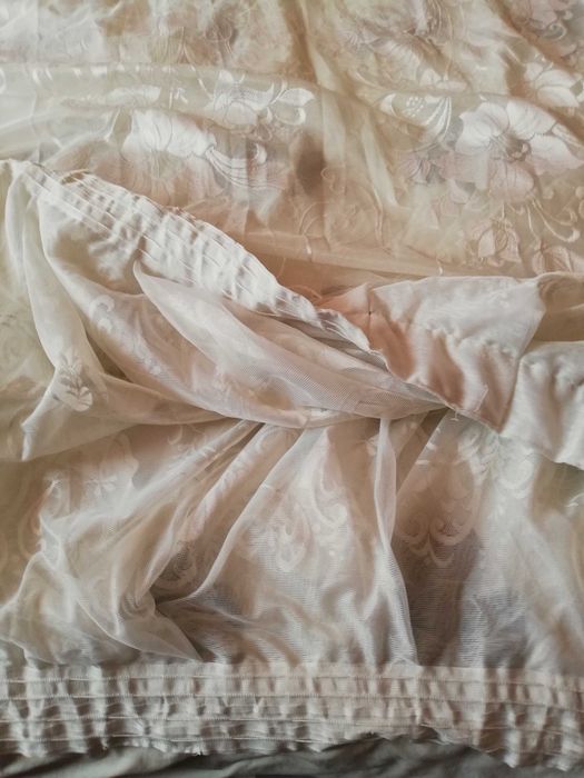 Vând perdea rezistenta, nouă,, alba pe șină, sau carlige