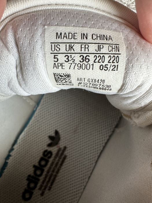 Кроссовки женские