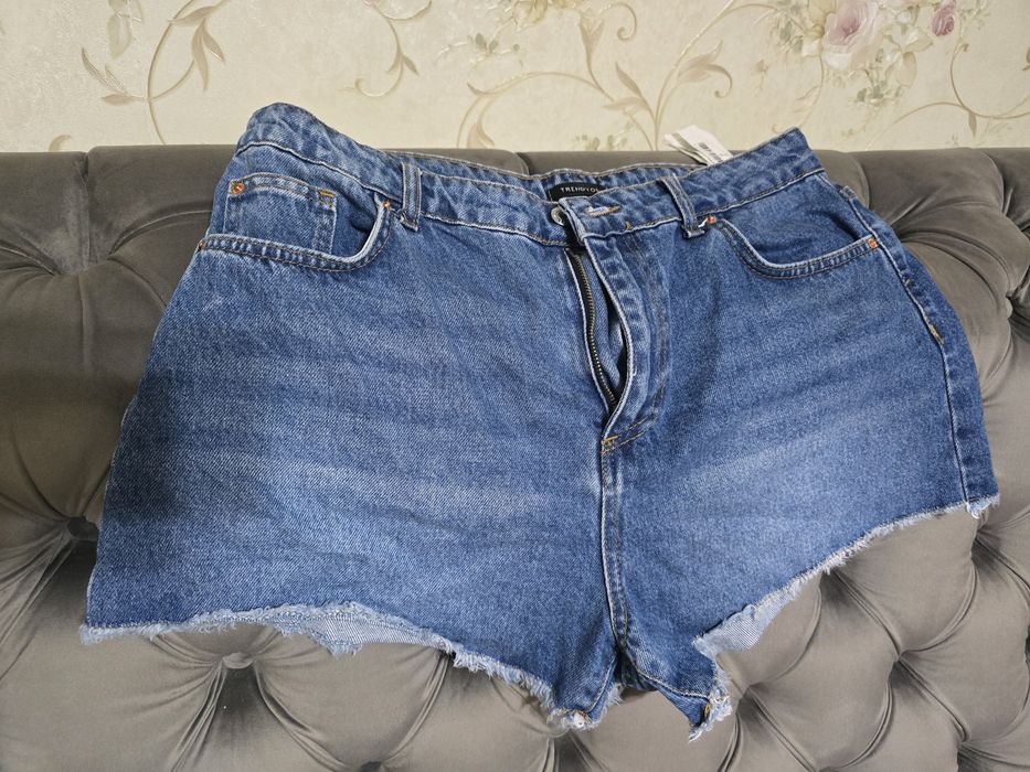 Pantaloni scurti din denim femei