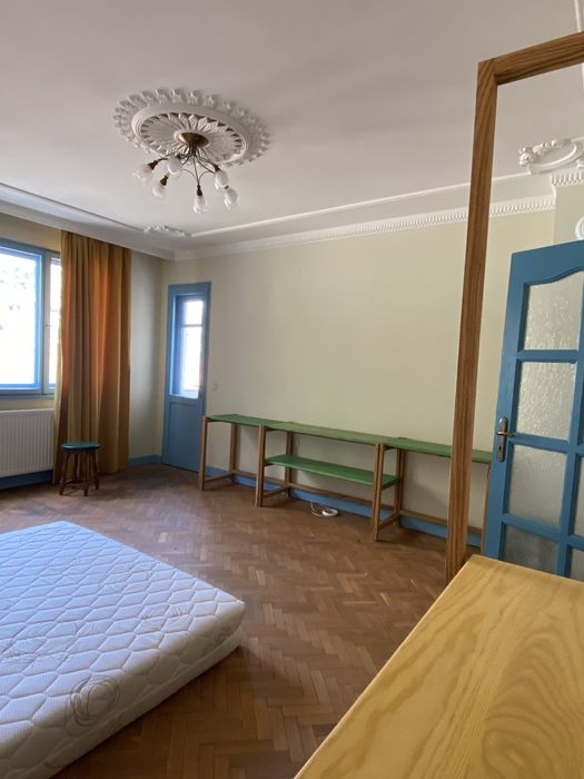 Продава се просторен апартамент в центъра на Велико Търново