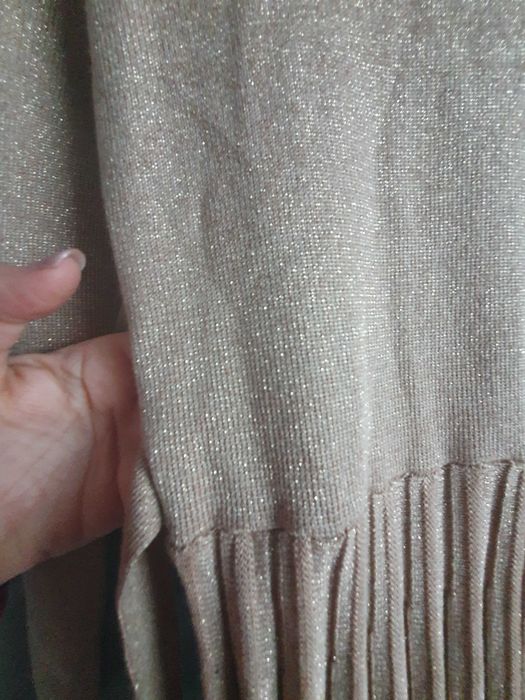 Красива Златиста Рокля!